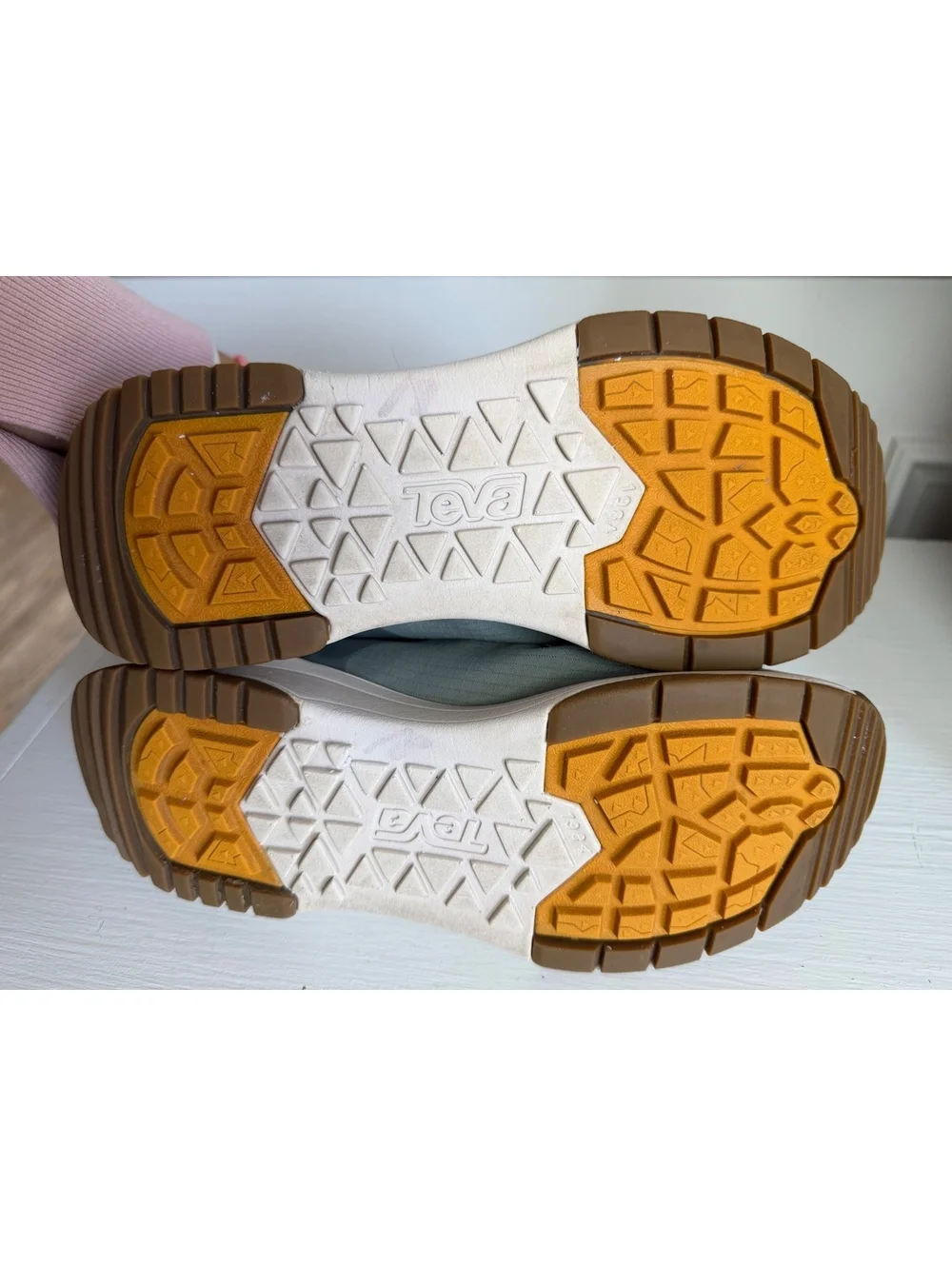 Teva Women's Low Gateway Hiking Sneakers. Size 8.5